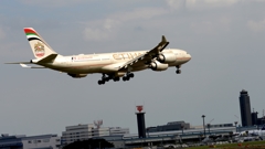 着陸（29-2）Etihad Air A340-500 [b]