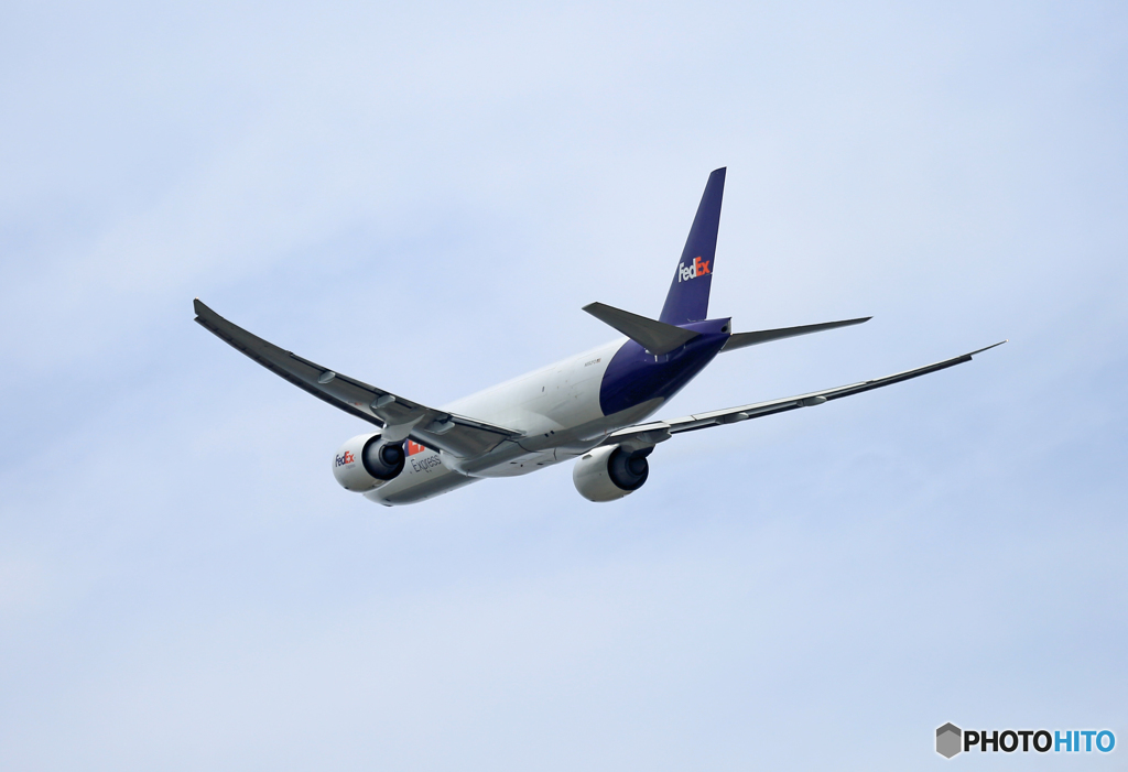 離陸 FedEx 777-FS2 N892FD 「スカイ」