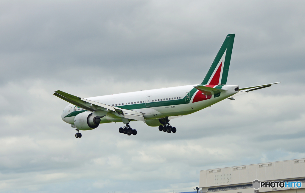 着陸 Alitalia 777-200 EI-ISO