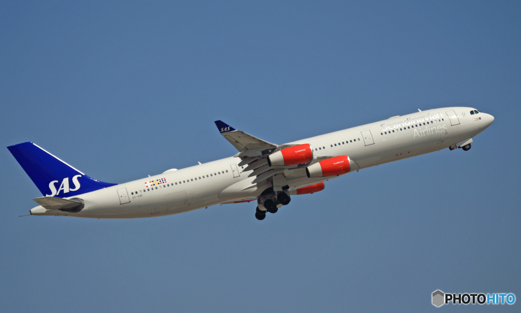 出発 SAS A340-313 OY-KBI