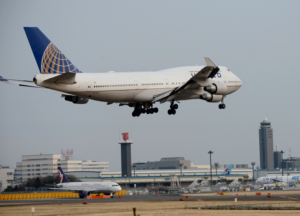 UNITED 747-400 到着