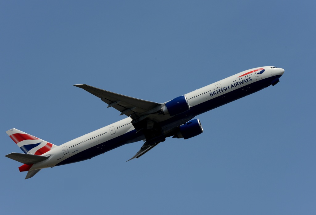 飛行 BRITISH 777-336 