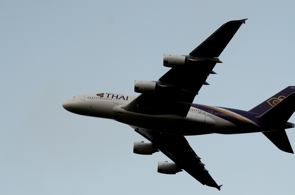 離陸（7-2）THAI Airbus A380-841 [b]　　