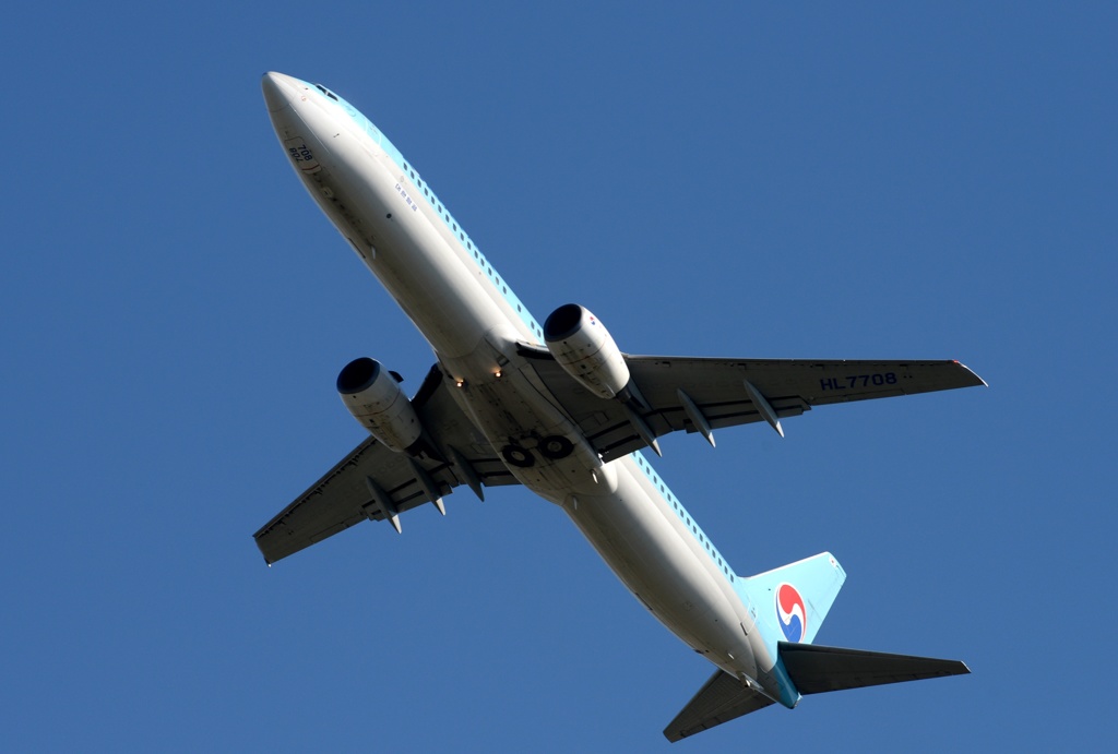 離陸（381）Korean 737-900 