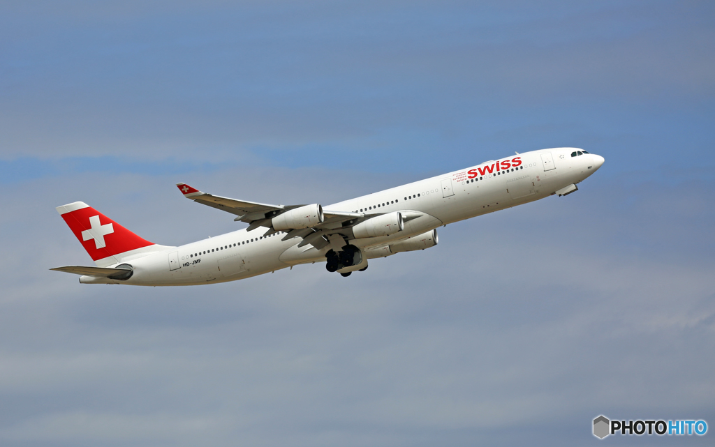 Takeoff ☀ SWISS A340-313 HB-JMF