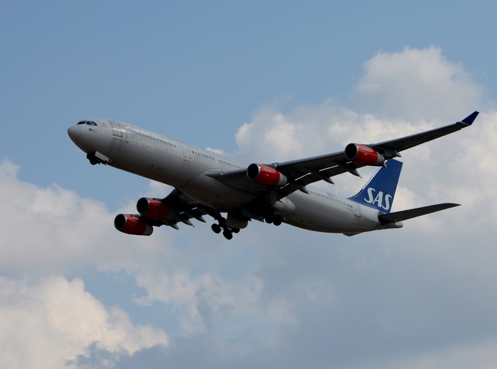 離陸 SAS A340-313