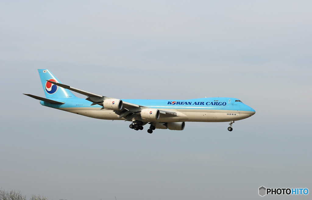 [青い空] KOREAN CARGO 747-8 HL7617 着陸
