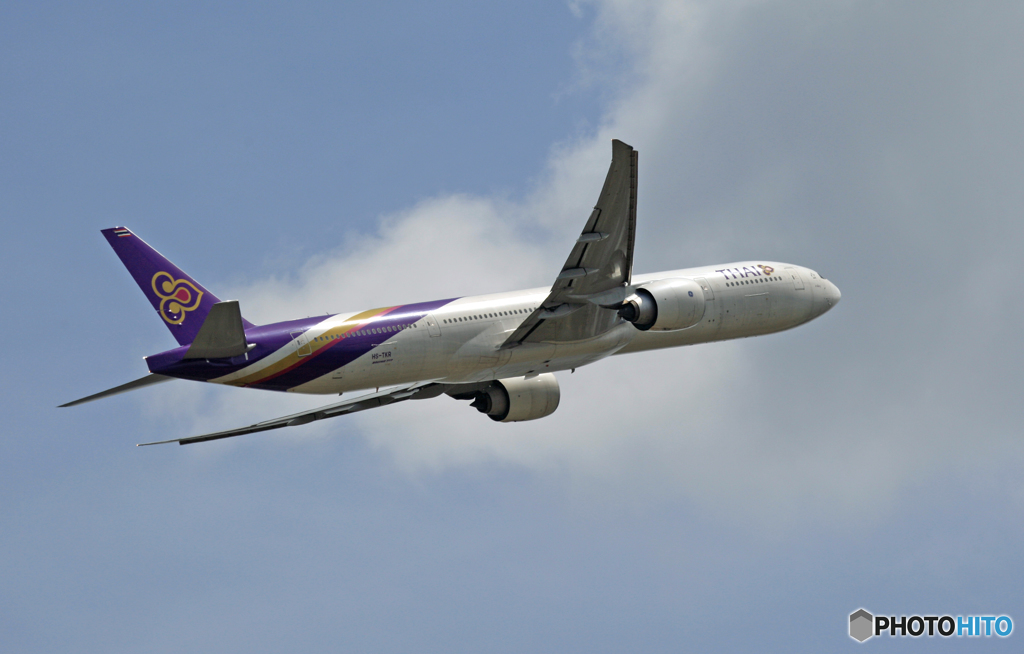 飛び立ち　Thai 777-3AL HS-TKR