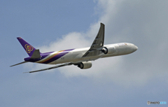 飛び立ち　Thai 777-3AL HS-TKR