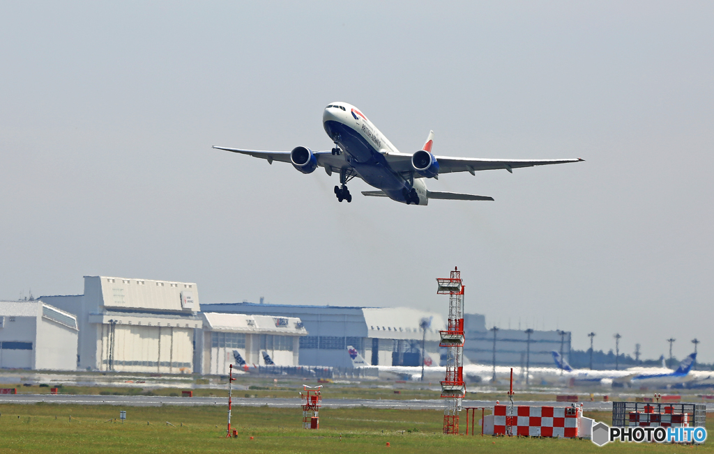 離陸 British 777-236 G-YMMU