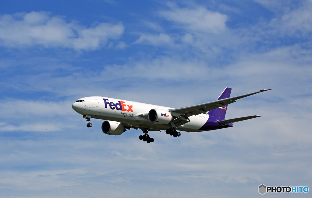 「雲」FedEx 777-FS2 N887FD