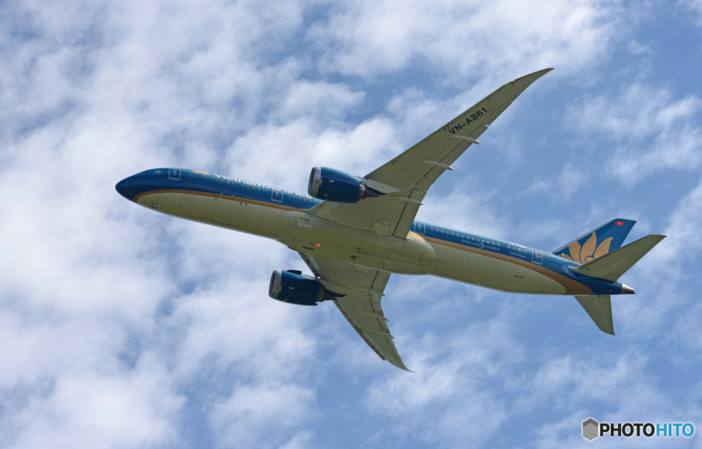 「雲」と Vietnam 787-9 VN-A861