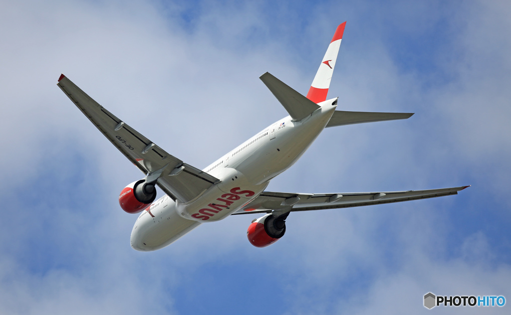 Austrian 777-2Z9 OE-LPD 飛び立ち　