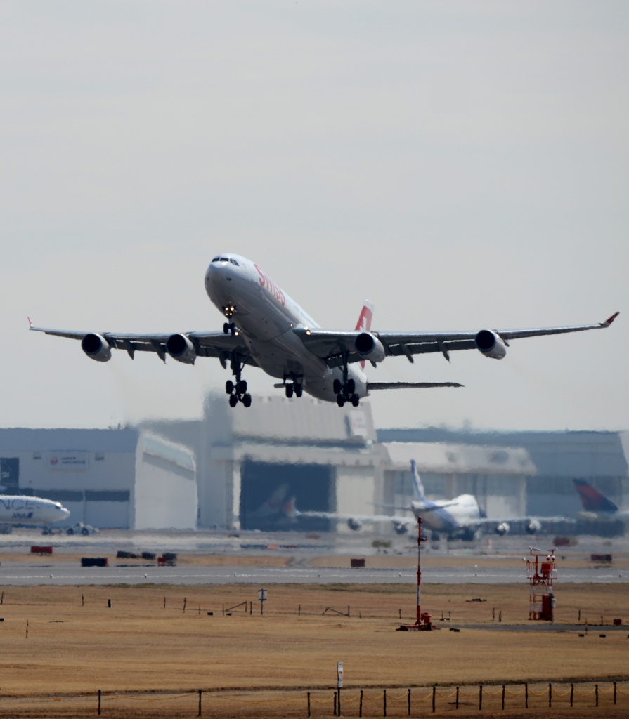 離陸 SWISS A340-300