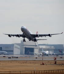 離陸 SWISS A340-300