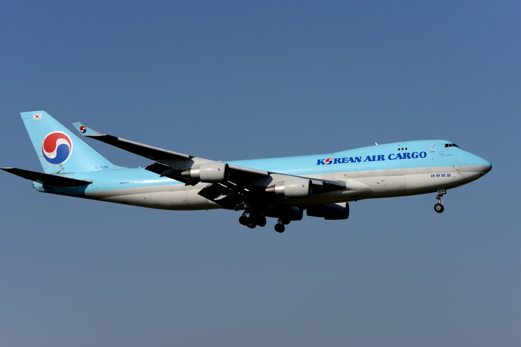 KOREAN C 747-400F 到着　