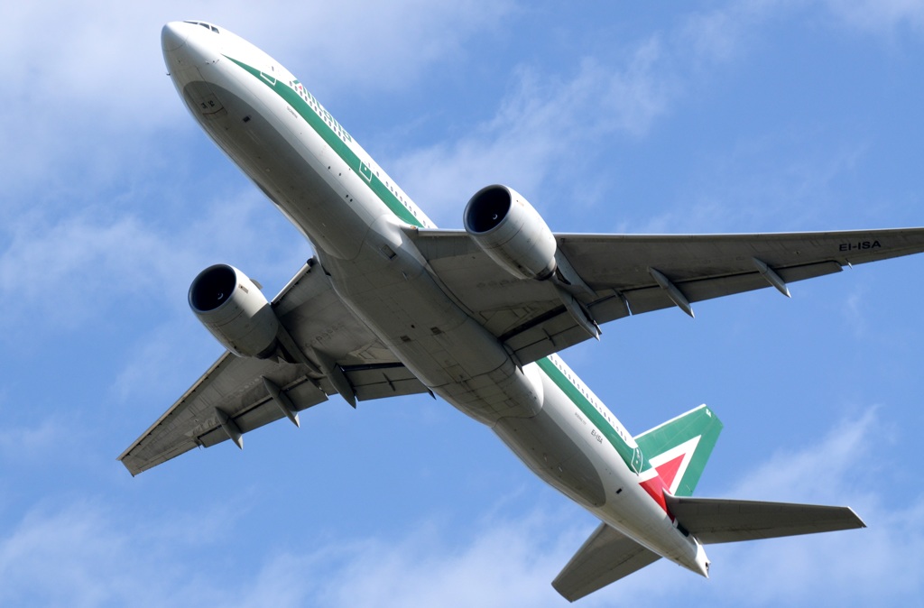 Alitalia 777-243 