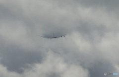 翼に..「雲」を..乗せた..ジャンボ..見えない..その後