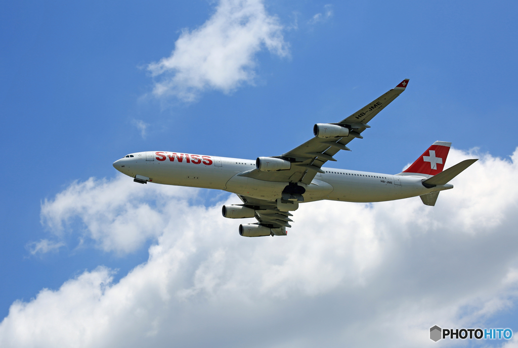 「良い空～」  Swiss A340-313 HB-JME 離陸