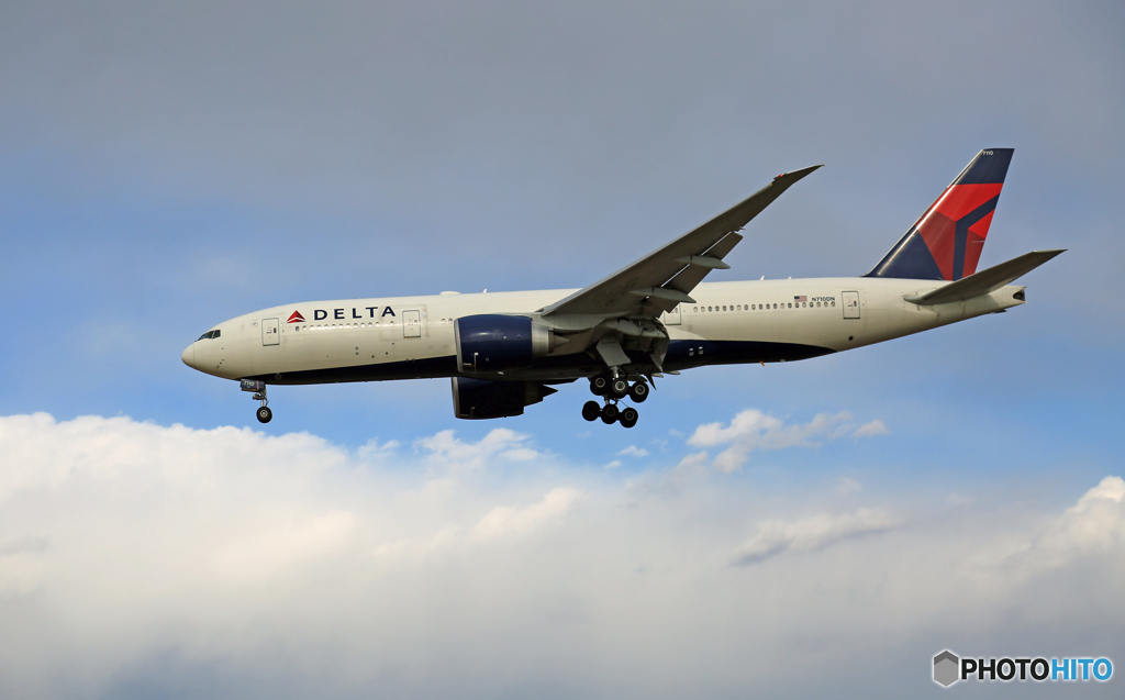 「良い空～」 DELTA 777-232 N710DN着陸