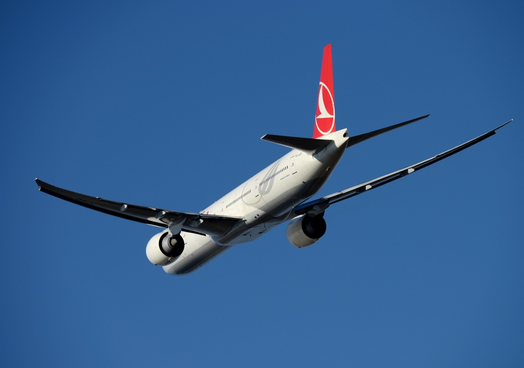 飛び立ち TORUKISH 777-300 