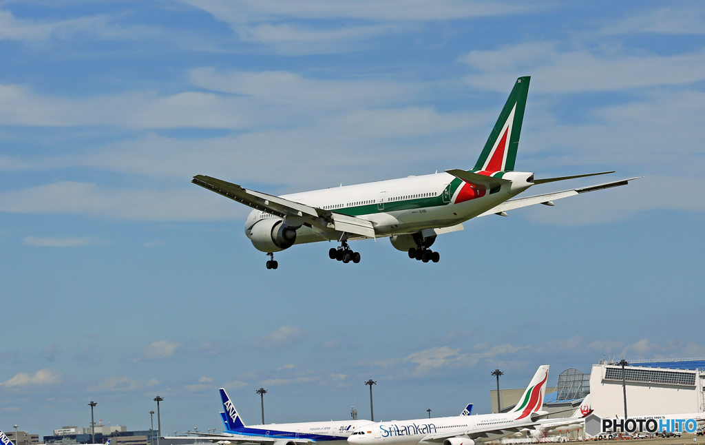 着陸Alitalia 777-200 EI-ISD