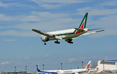 着陸Alitalia 777-200 EI-ISD