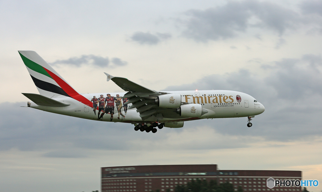 「すかい」 Emirates ACミラン機 A380-861 A6-EOG着陸