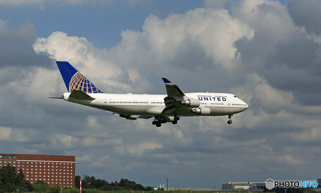 「雲」とUnited 747-400 N174UA