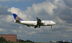 「雲」とUnited 747-400 N174UA