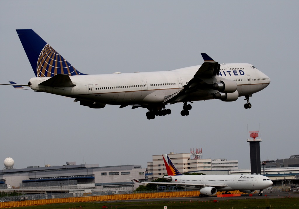 United 747-400 空港・風景　