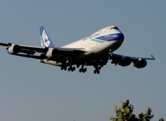 到着　NCA 747-400F