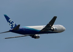 ASIA ATLANTIC 767-383 飛び立ち　