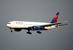 着陸 DELTA 777-232ER