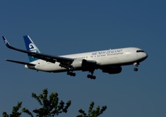 到着　Air Newzealand 767-300