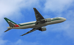 Alitalia 777-243 EI-ISB 飛び立ち　