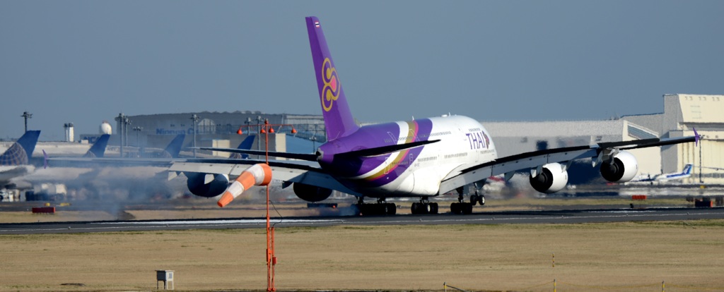 THAI A380-841  着陸