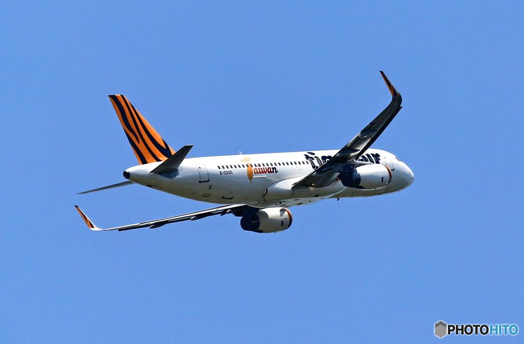飛び立ち tigerair A320-232 B-50015