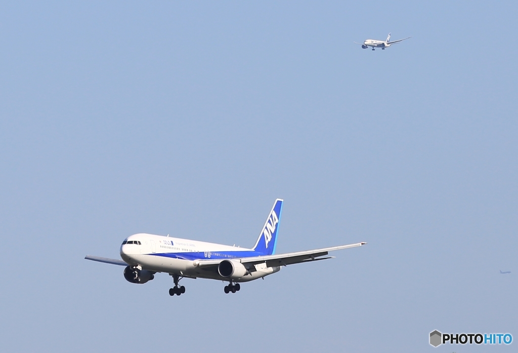 到着　ANA 767-300 +
