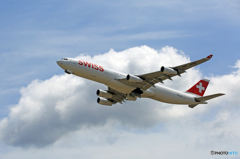 「はれ」 SWISS A340-313 HB-JHB 飛び立ち 