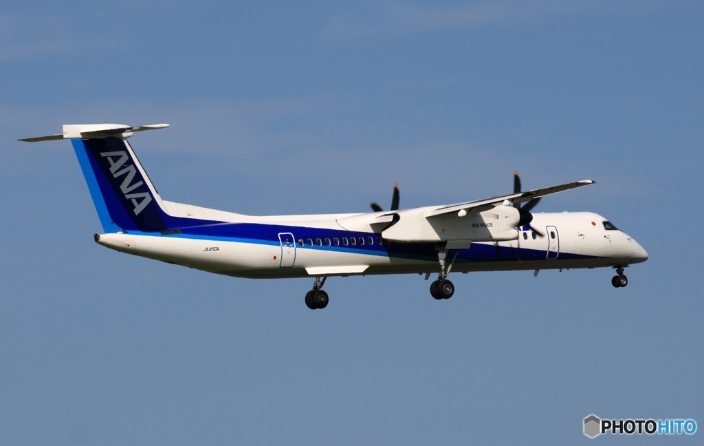 着陸　ANA Bombardier DHC-8-Q400 