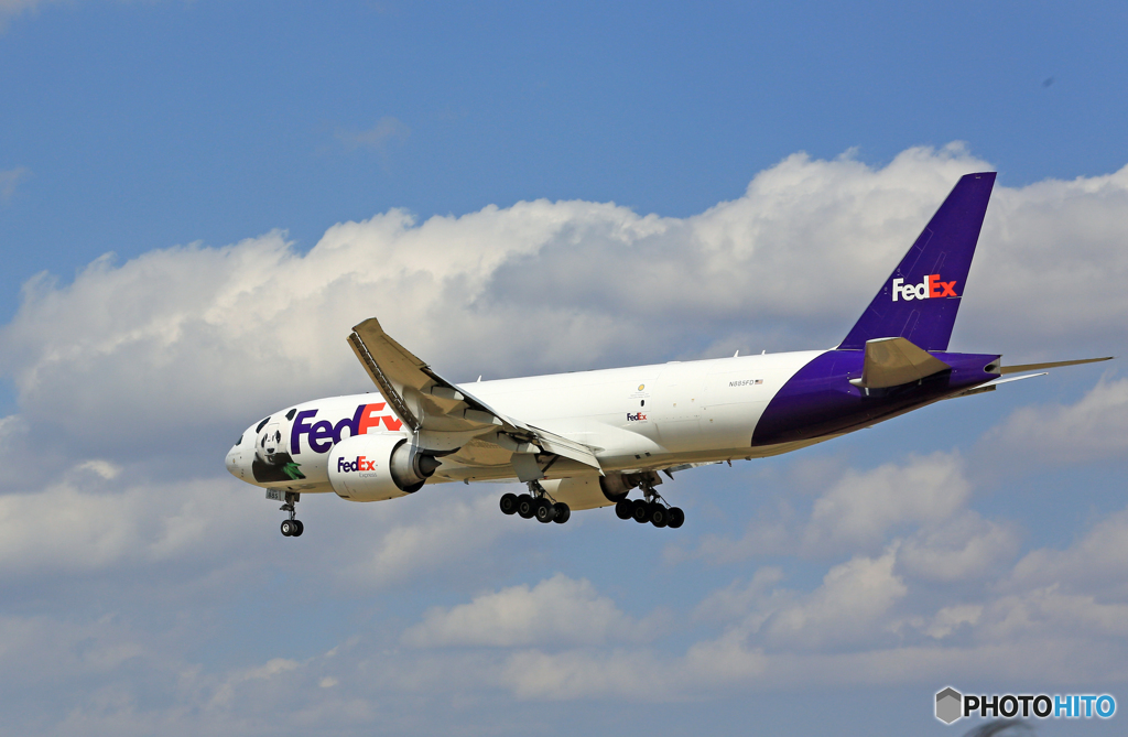「青い空」が一番 FedEx 777-FS2 N885FD到着