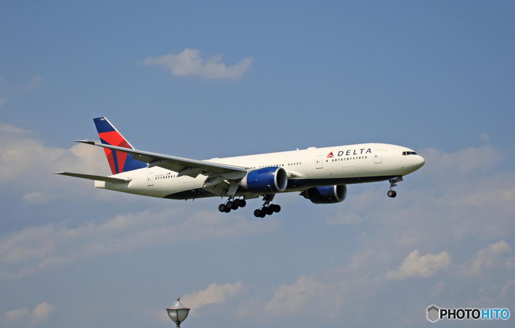到着 Delta 777-232 N703DN 