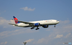 到着 Delta 777-232 N703DN 