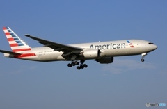 American 777-223 到着　