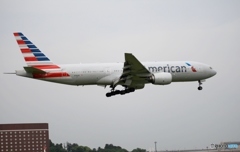着陸　American 777-223 