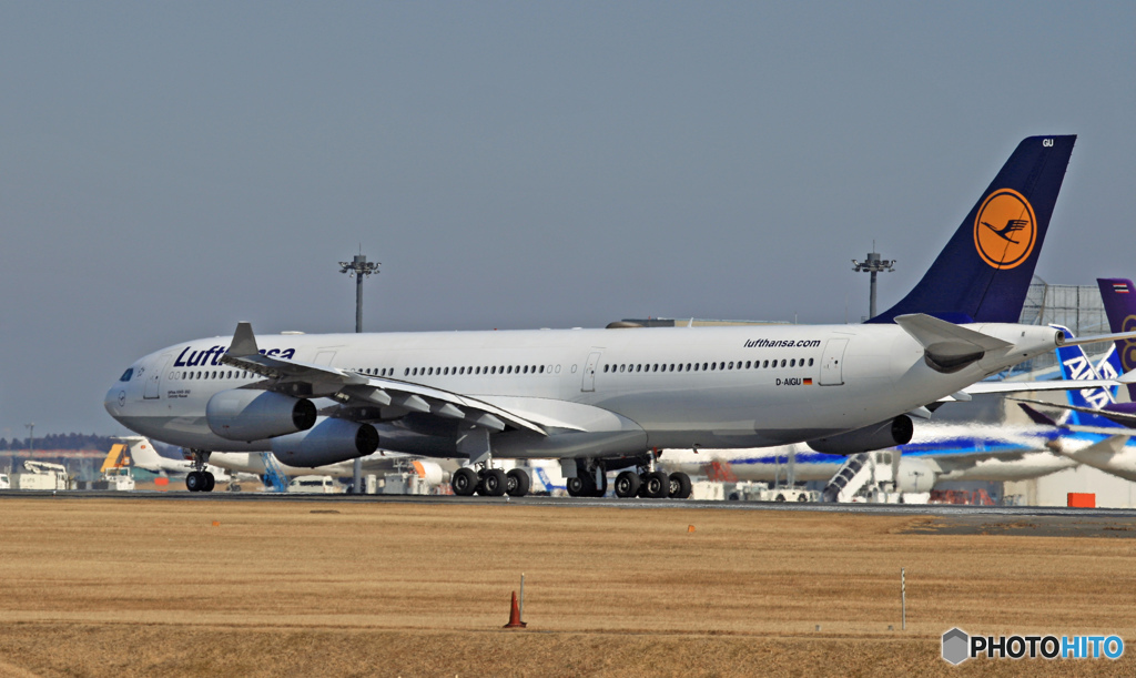 Lufthansa A340-300 D-AIGU 出発 