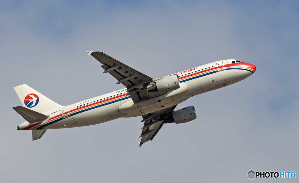 飛び立ち　中国東方A320-214 B-6759