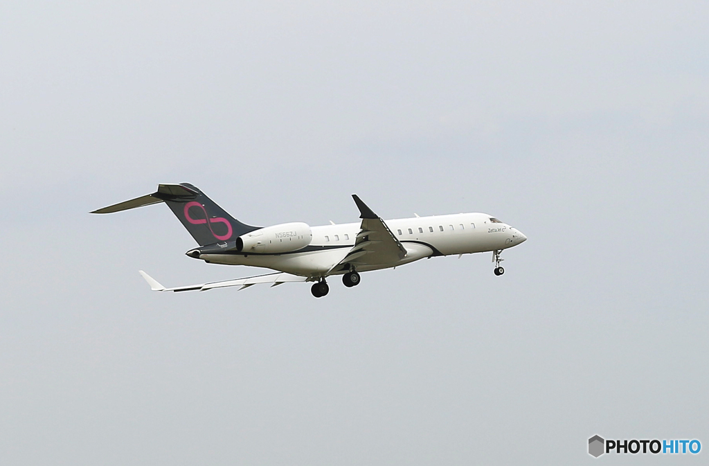 ☀ Zetta Jet Bombardier N566ZJ 到着