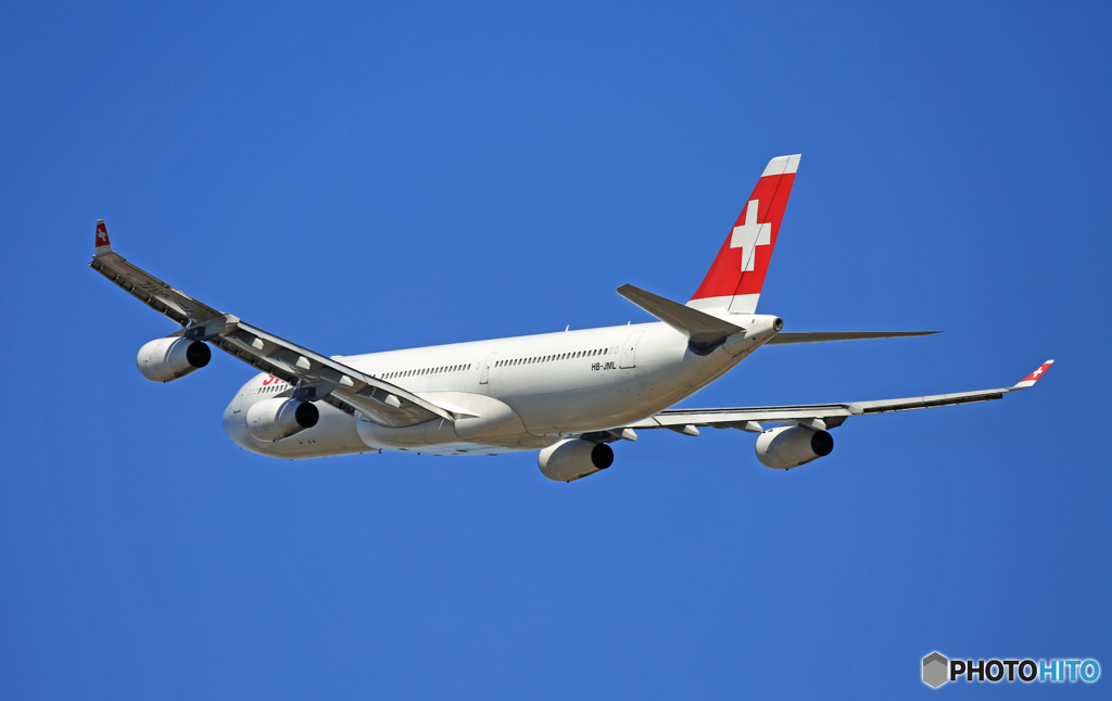 出発　SWISS A340-313 HB-JML